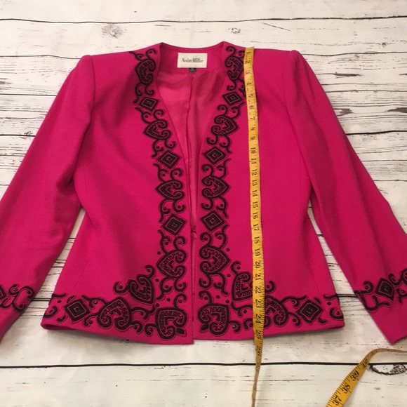 🎉Host Pick🎉Stunning Nolan Miller Beaded Suit😍 - Picture 4 of 9